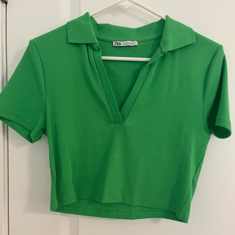 Zara Cropped Green V-Neck T-shirt